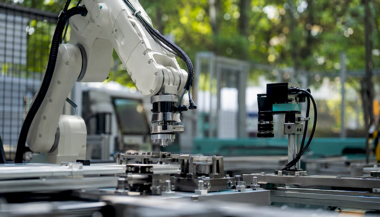 Robotic arm in flexible automation cell