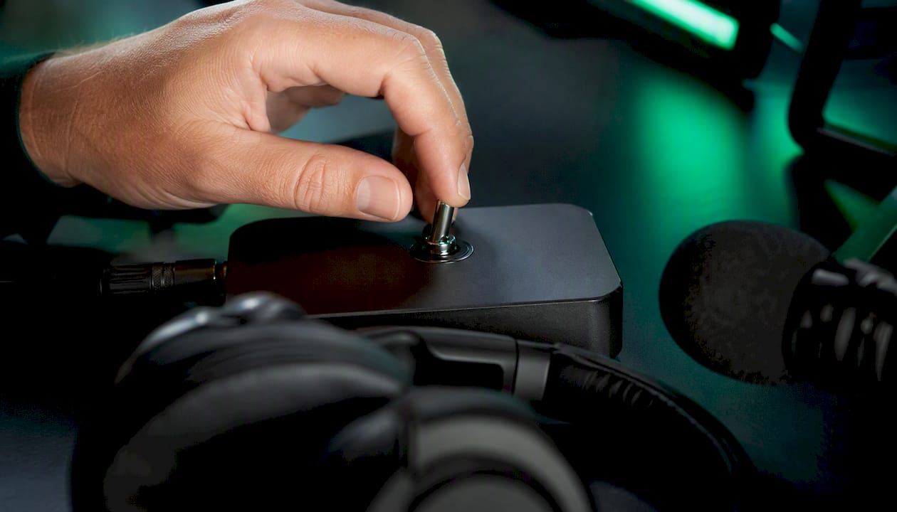 Hand toggling pause switch on recording device
