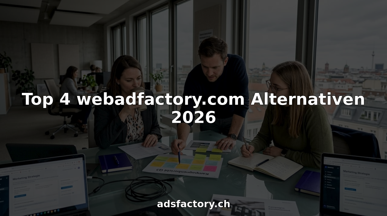 Das Marketing-Team bespricht die aktuelle Kampagne gemeinsam am Tisch im Besprechungsraum mit Blick auf die Stadt.