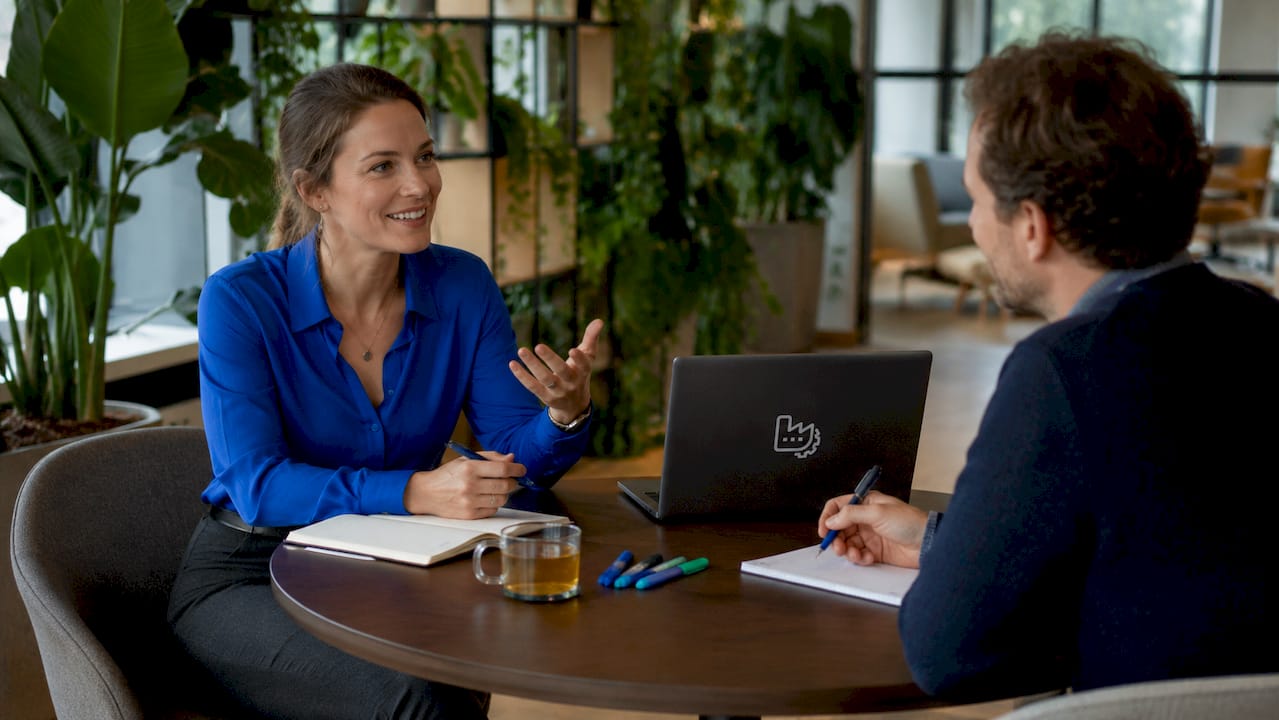 Gemeinsame Besprechung zur Entwicklung einer nachhaltigen Unternehmensstrategie
