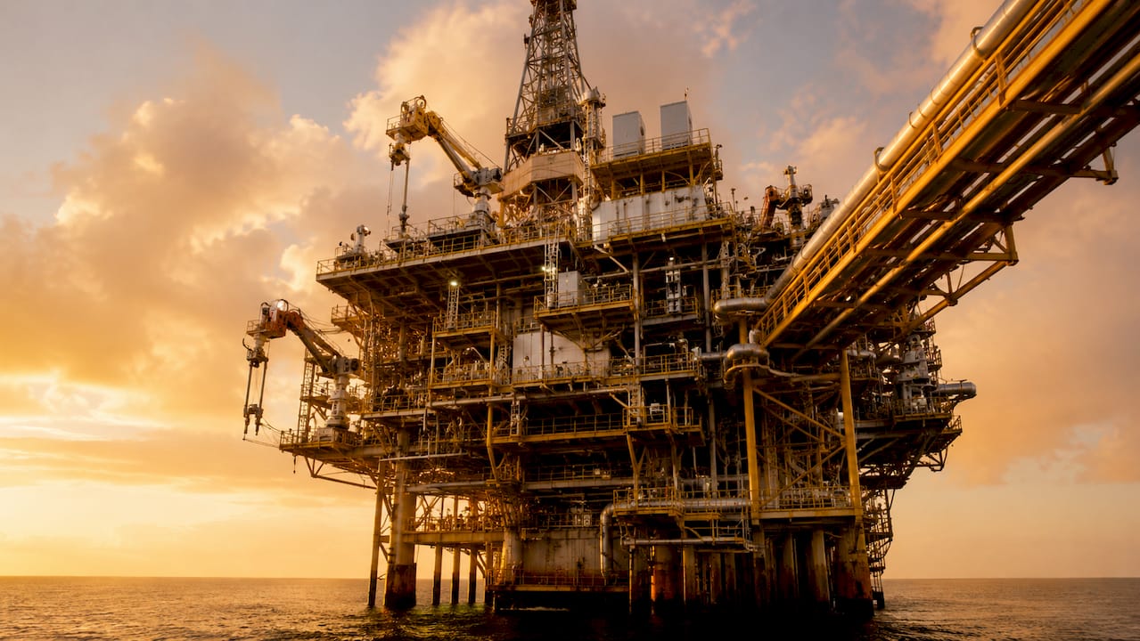 Offshore oil rig with automated systems
