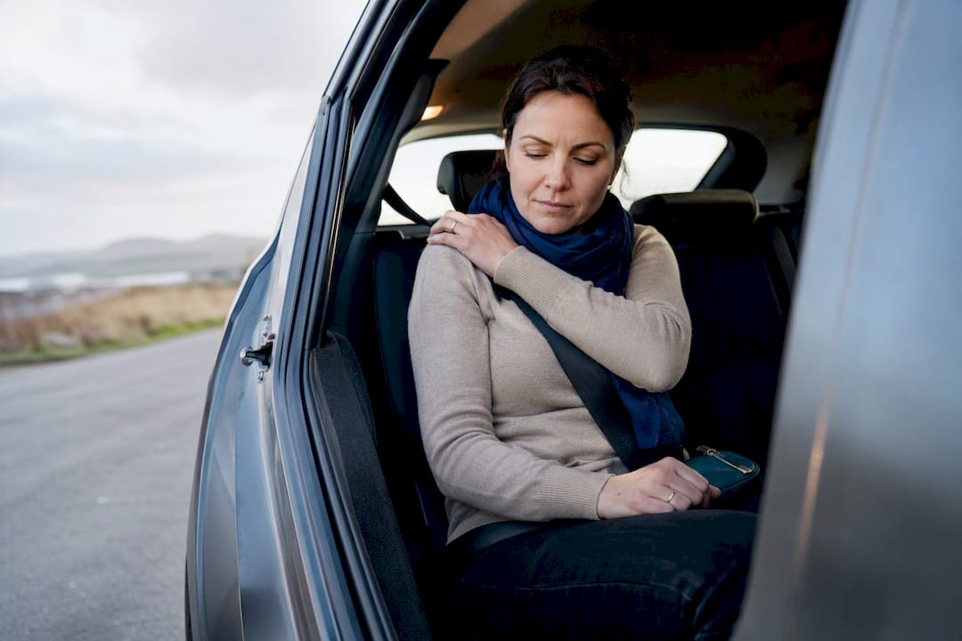 Passenger recovering inside an anonymous vehicle