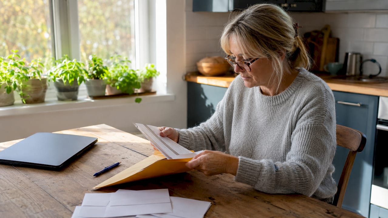 Mailing Notarized Documents in Ontario: 2026 Guide