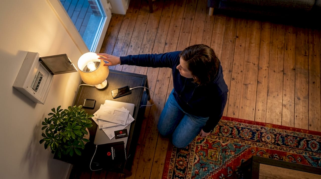 Woman switches off flickering lamp in Leuven home