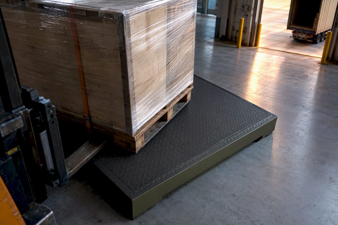 Caja de envío anonimizada para horno de pizza en báscula