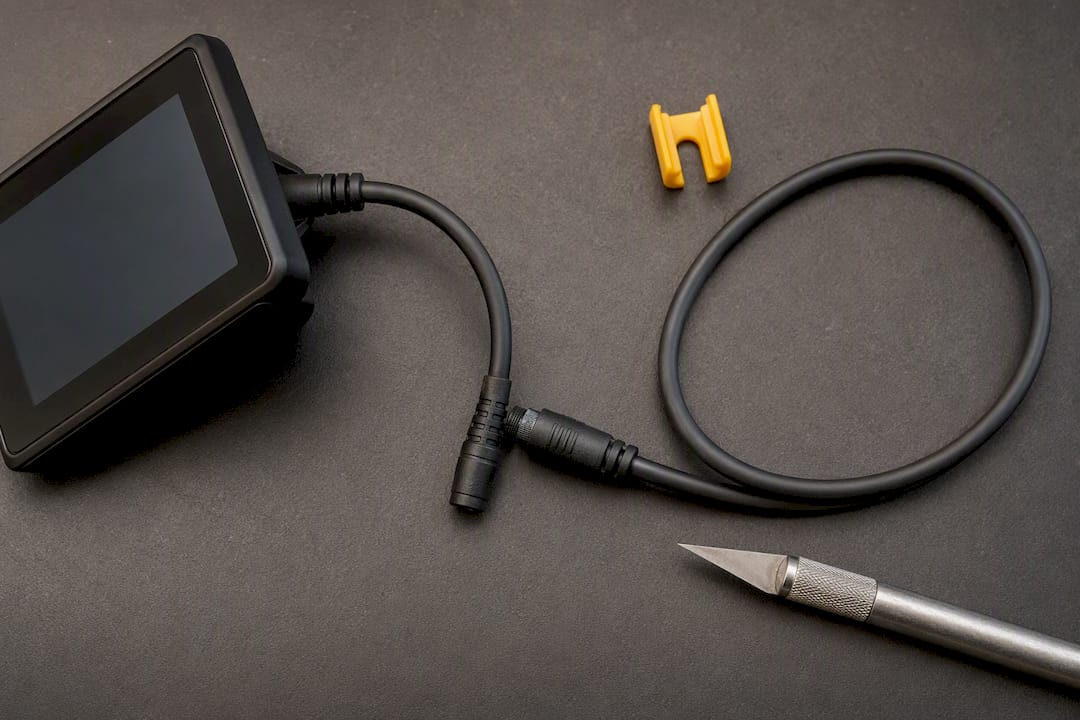 Losse displayconnector met kabelspeling