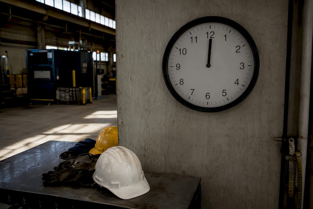 Ploegwisselklok met industriële veiligheidsuitrusting