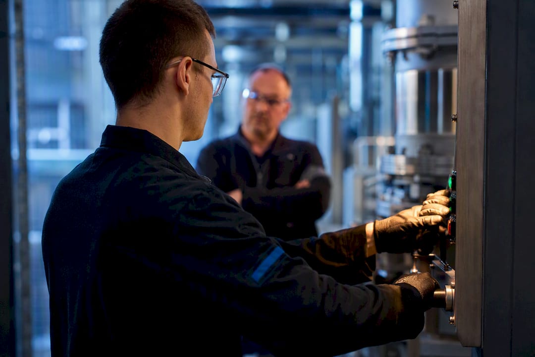 Kandidaat draait een proefdag mee in de productieomgeving