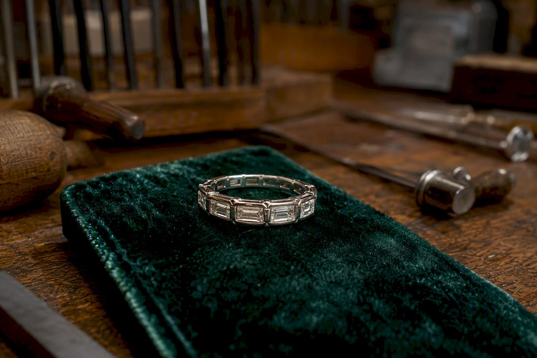 Platinum minimal setting with baguette diamonds