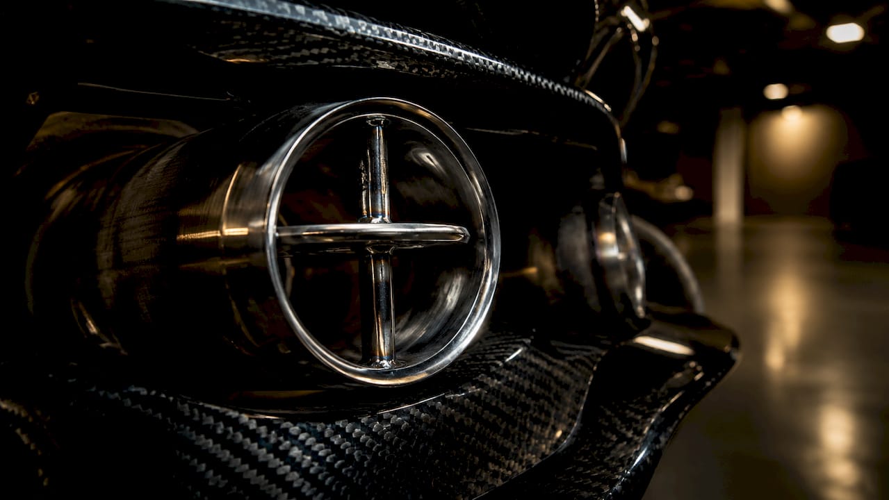 Butterfly valve open inside AMG GT exhaust pipe