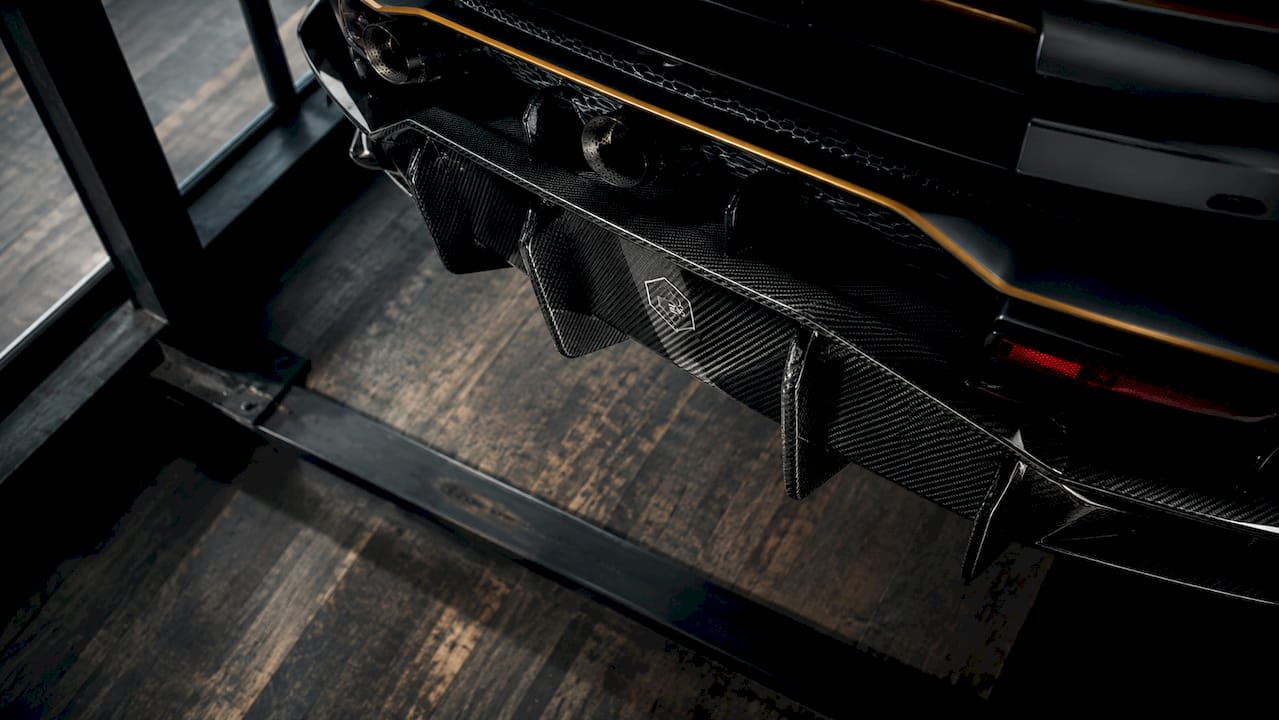 Detailed weave on carbon fiber rear diffuser