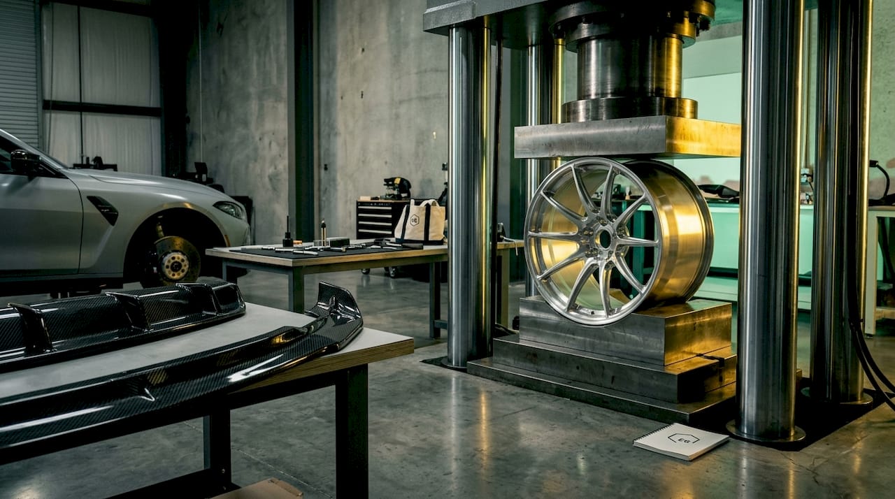 Forged wheel billet under hydraulic press