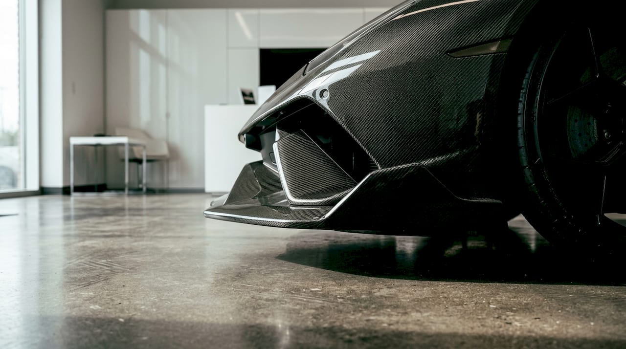 Lamborghini Huracán carbon fiber front splitter close-up