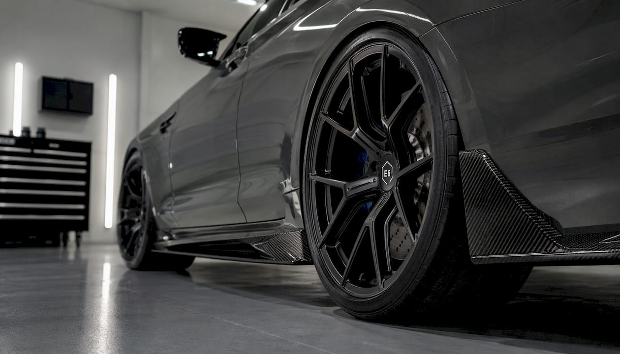 BMW M5 forged wheel and front lip carbon fiber close-up