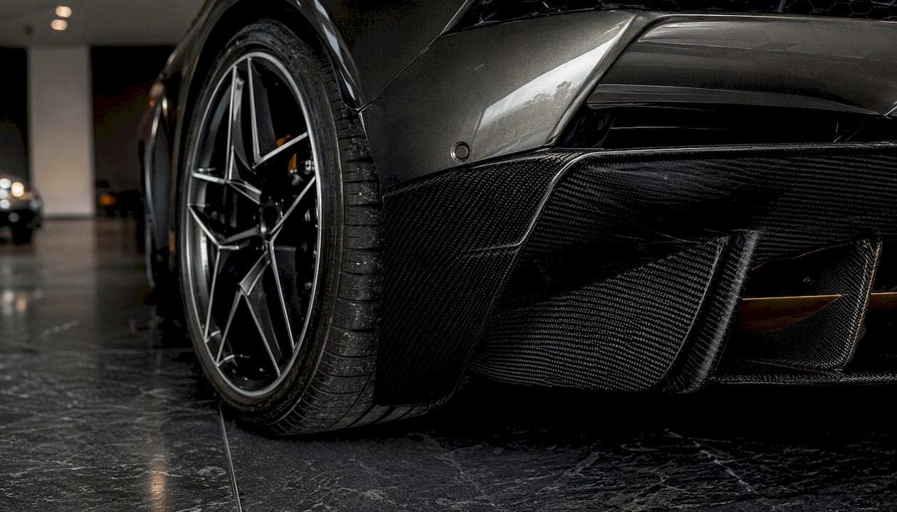 Forged wheel tight detail on Lamborghini Huracán