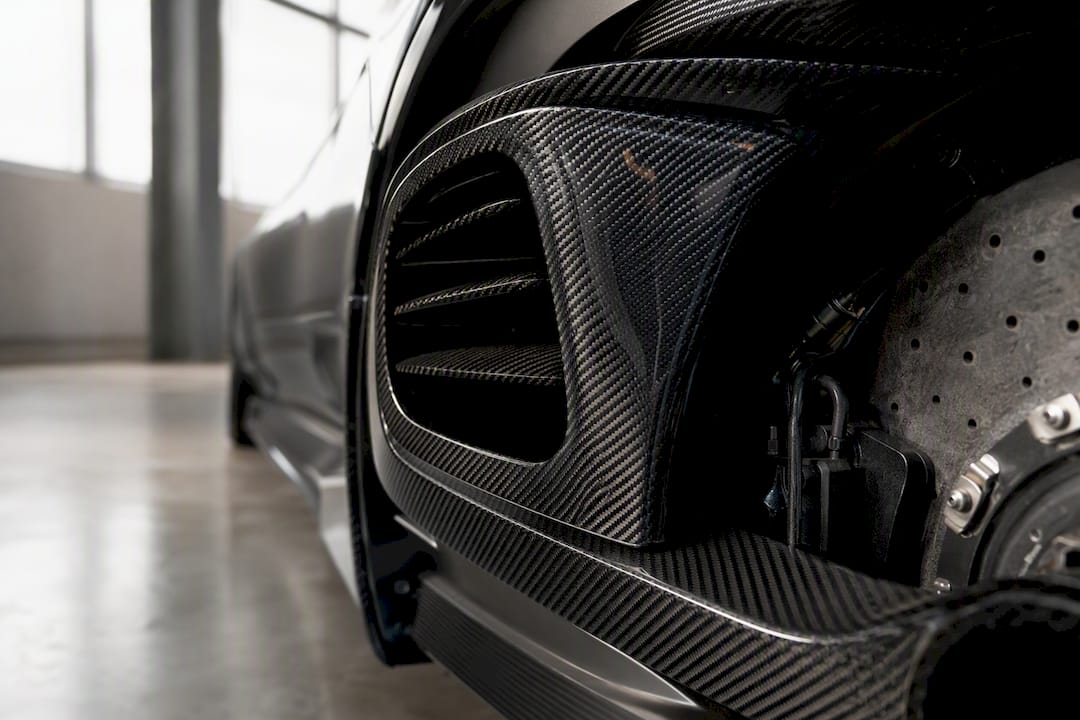 Carbon fiber front lip directing airflow to cooling ducts