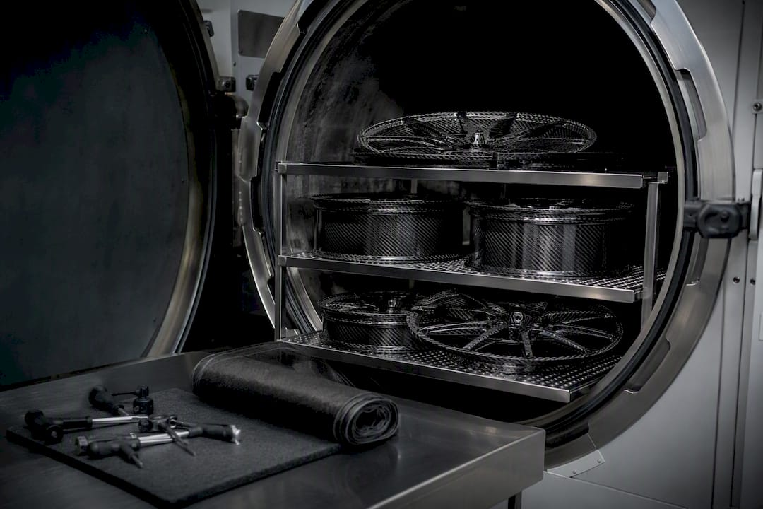 Autoclave chamber curing carbon fiber components