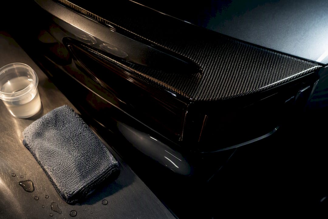 Cleaning gloss carbon taillight cover