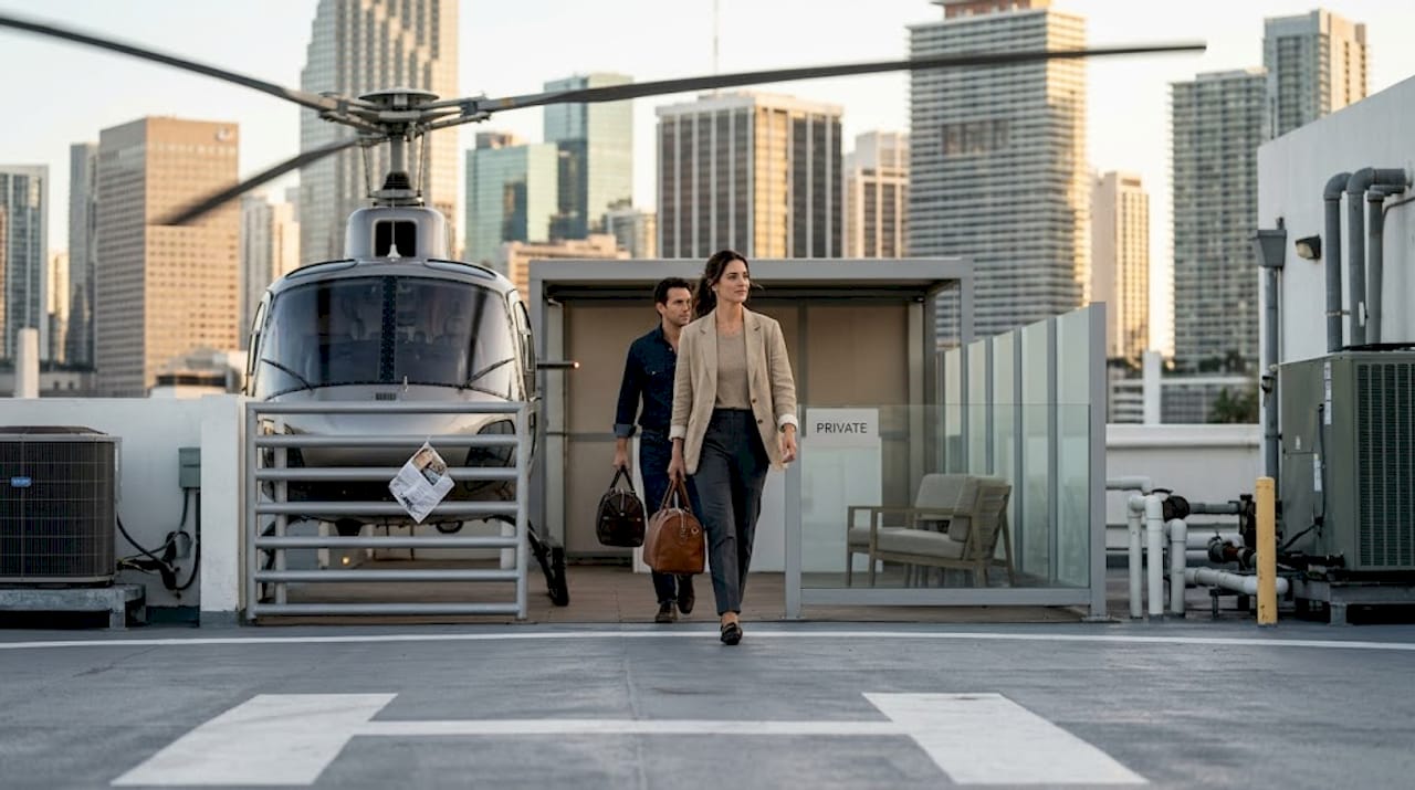 VIPs exit helicopter onto Miami rooftop helipad