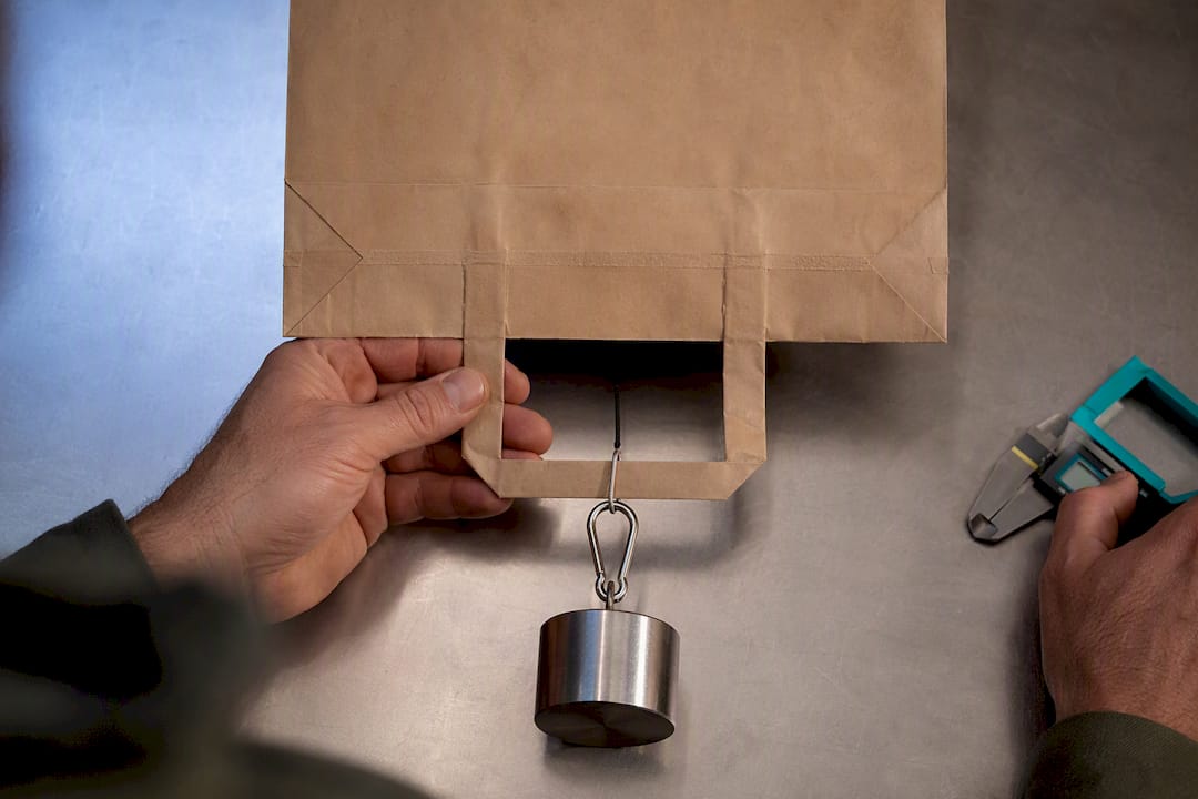 Paper bag seam under controlled load
