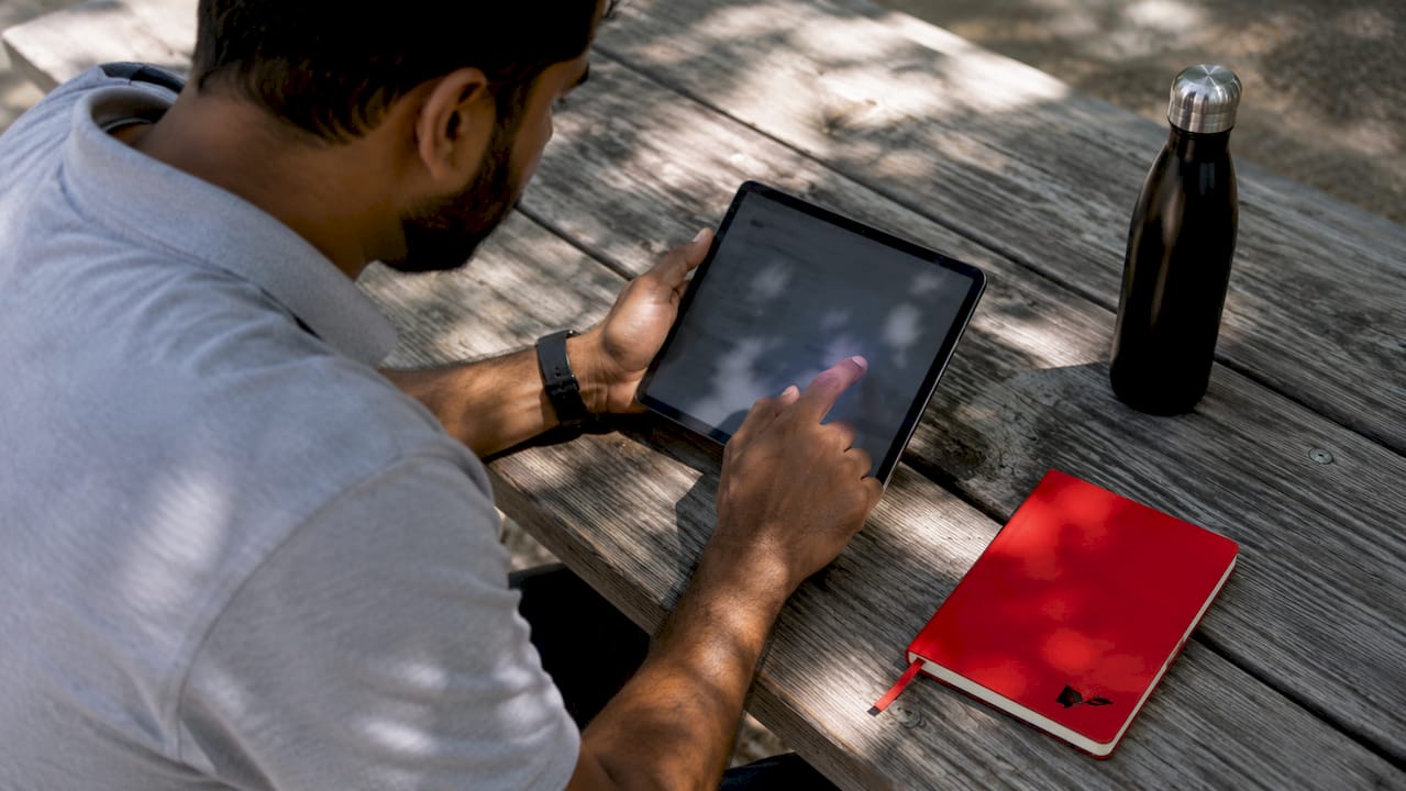 Hands testing survey on tablet device