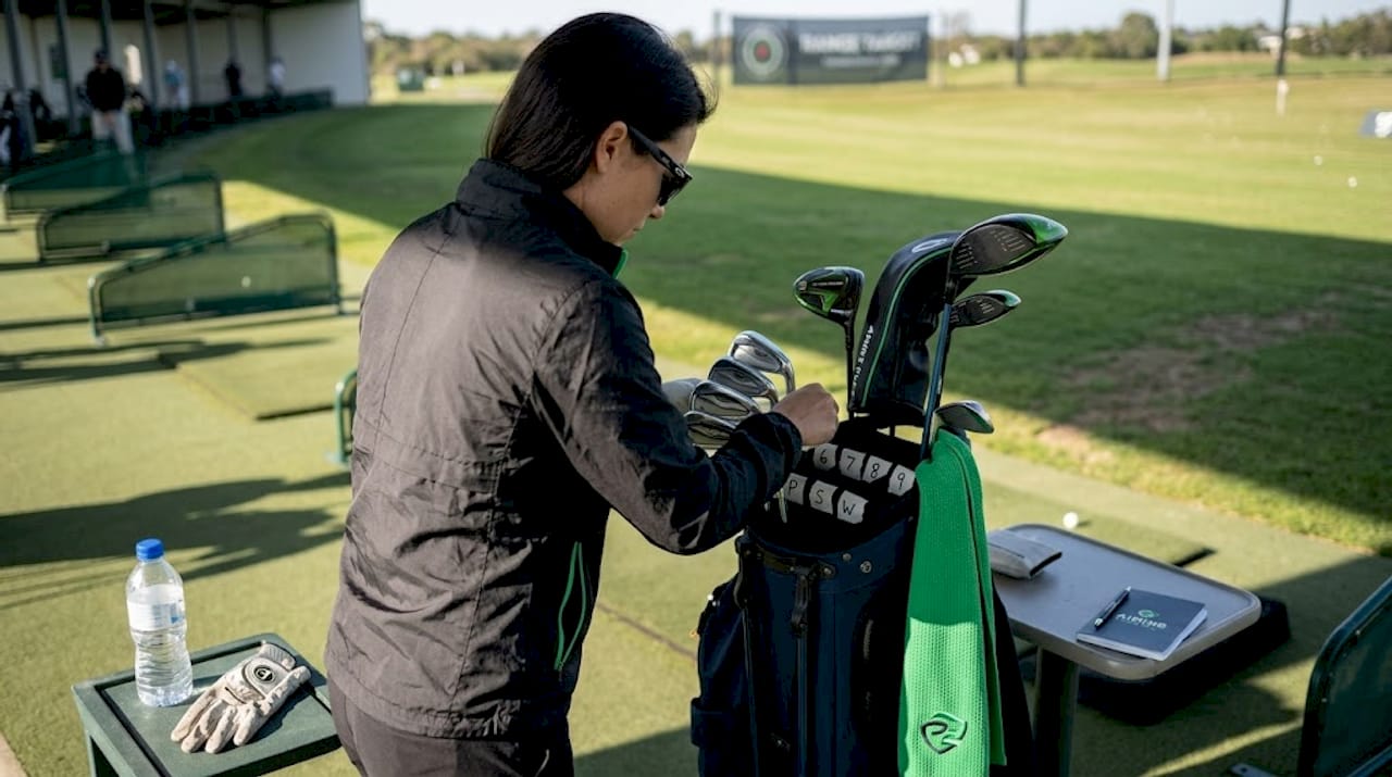 Golfer organizing clubs for quick access