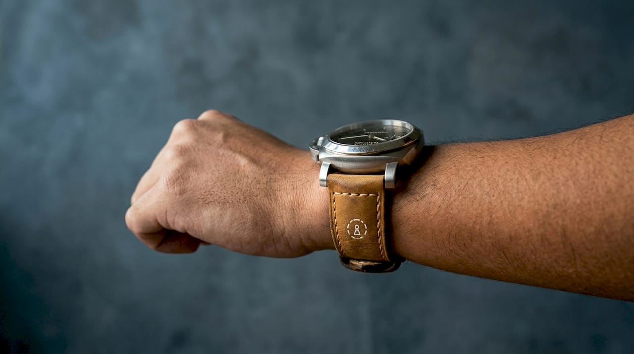 Panerai Luminor Marina 44mm slim case side view