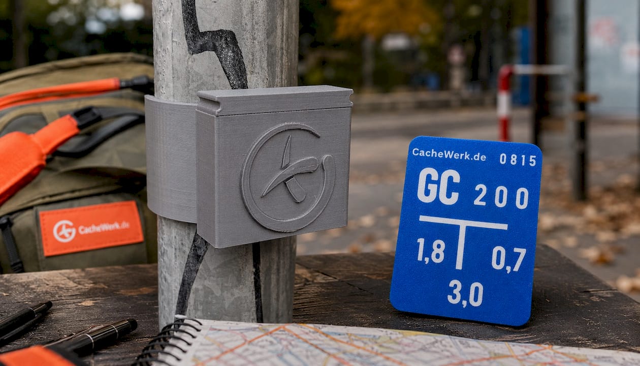 Geocaching Versteck „Fake Wasserschild“ – Urbanes Tarnversteck mit Pfostenhalter | Unsichtbar im Stadtbild | CacheWerk