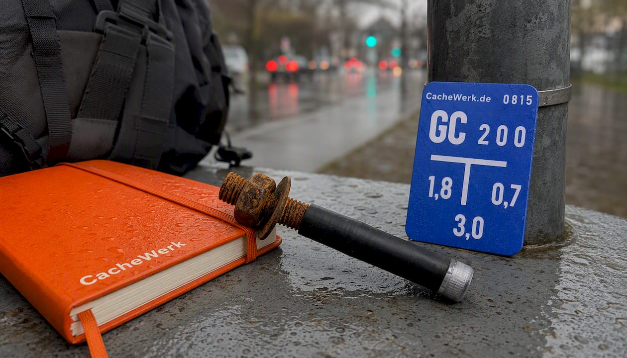 Geocaching Rusty Bolt Cache – Rostiger Schraubbolzen mit Nano-Behälter | Devious Urban Cache