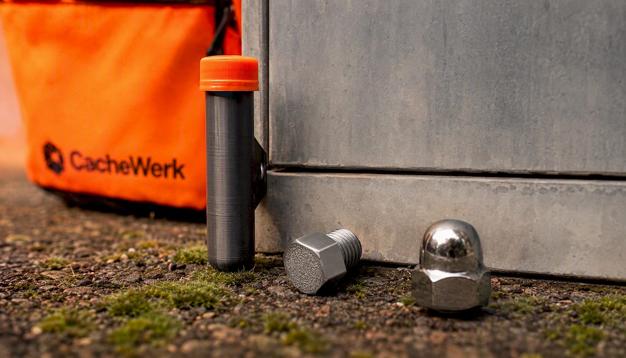 Geocaching PETling mit Magnethalter – Tarn- & Signalfarben | CacheWerk