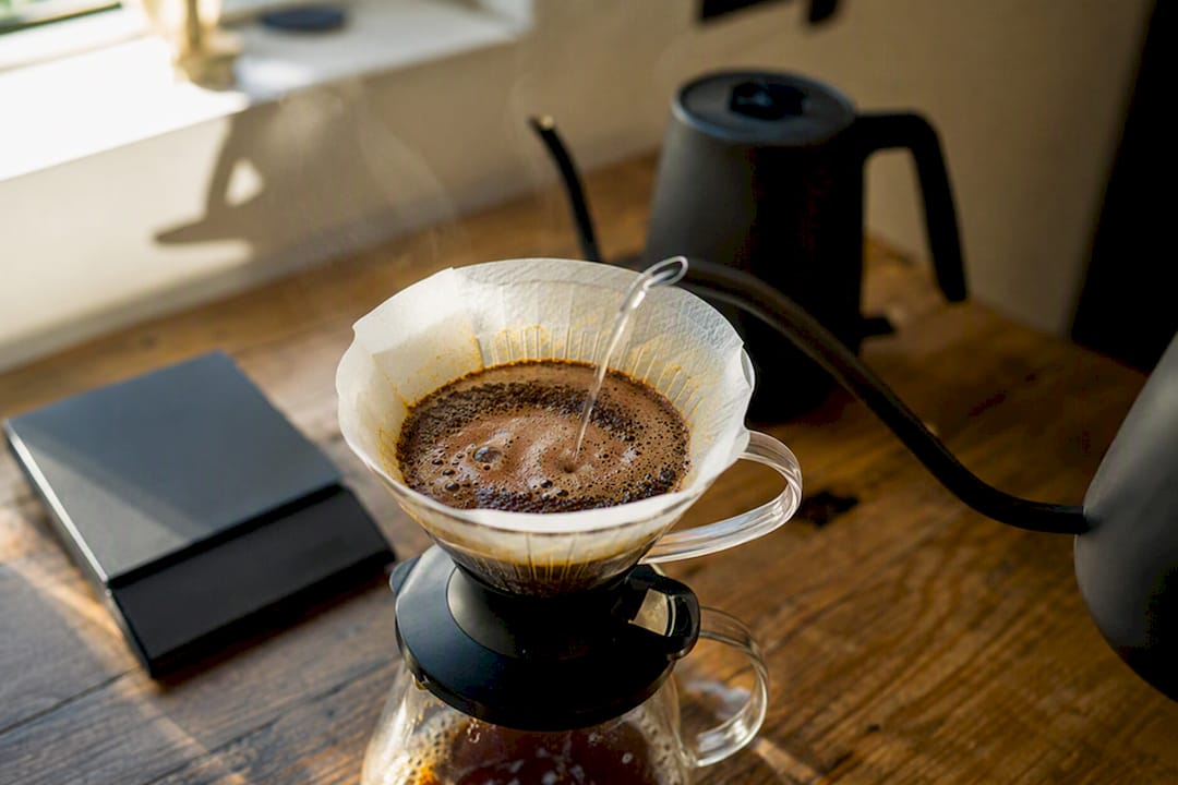 Coffee grounds drawdown in V60 dripper