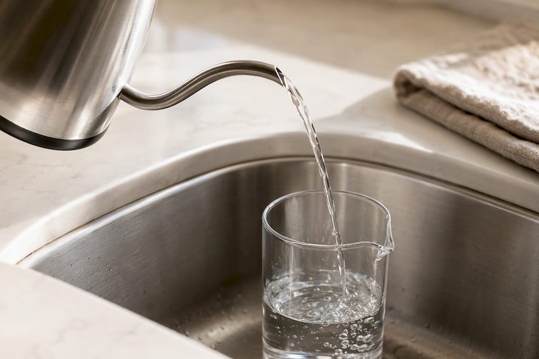 Rinsing mineral buildup from kettle spout