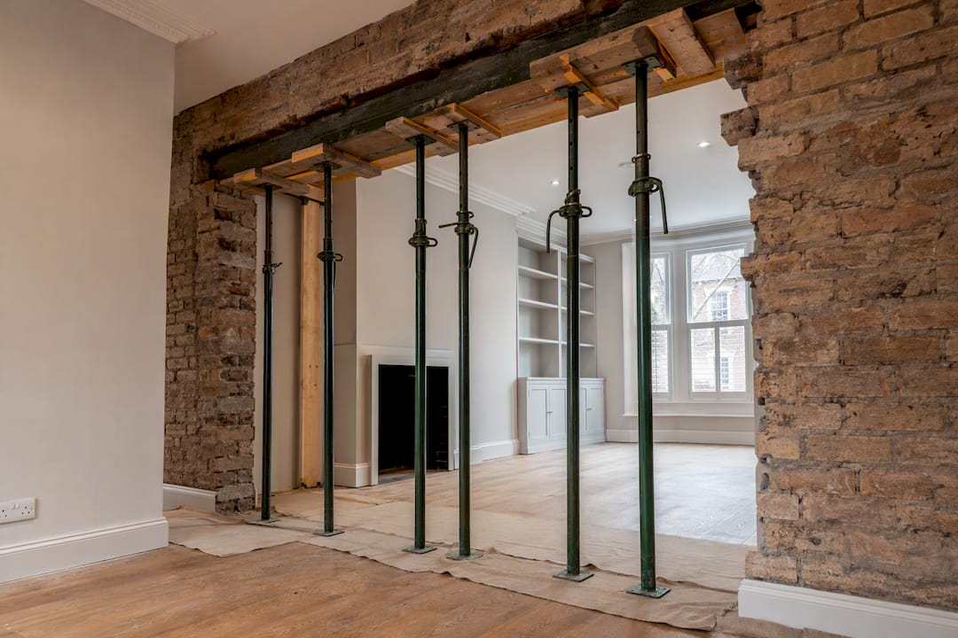 Temporary supports during London wall removal