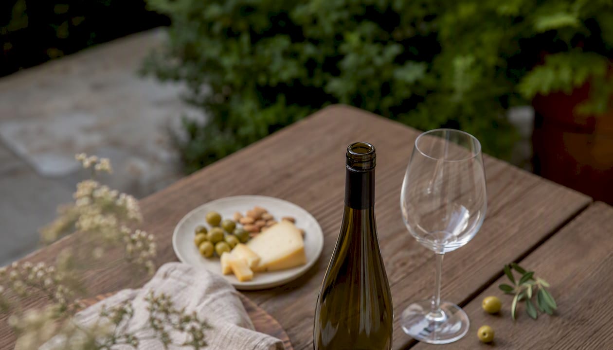 Eine Flasche Gutedel gehört einfach zu einem entspannten Sommerpicknick – leicht, frisch und perfekt für die warme Jahreszeit.