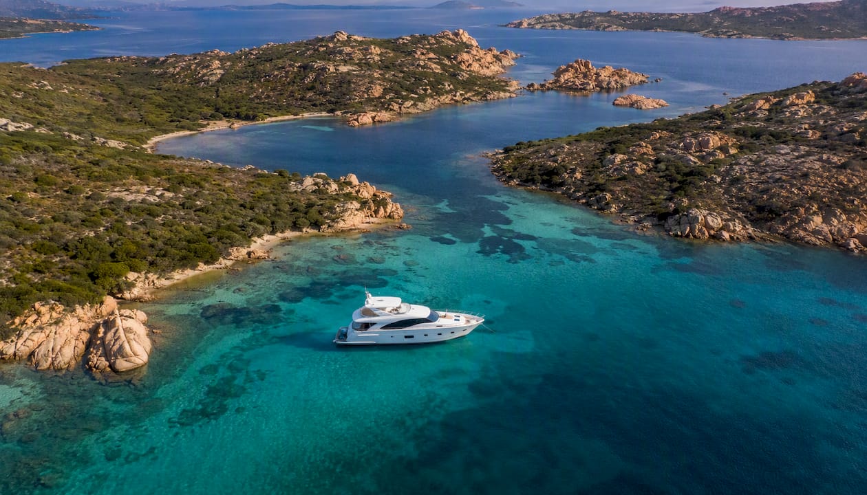 Baia riservata ideale per l’ormeggio di yacht di lusso