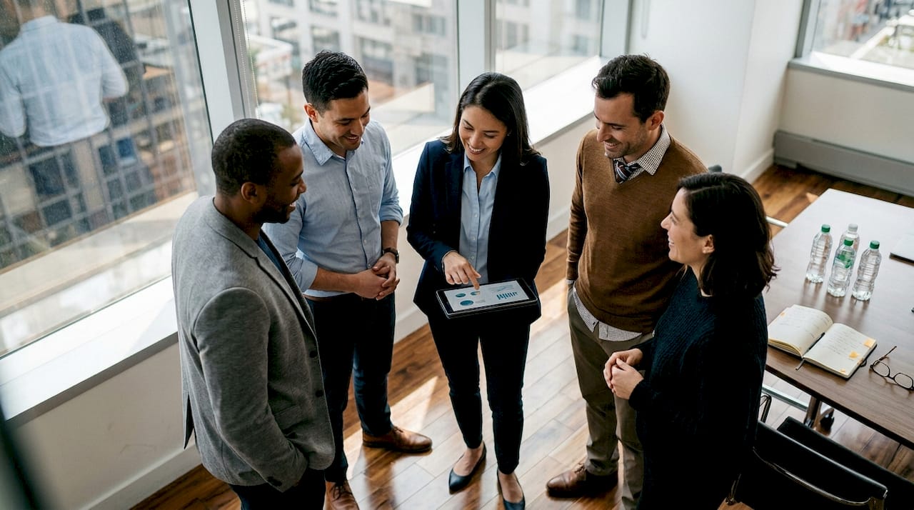 Fotografía de equipo que refleja unión y espíritu de grupo