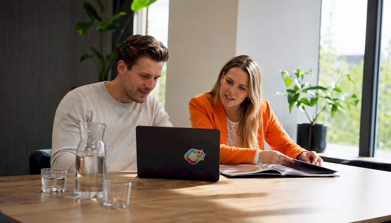 Ondernemers nemen samen hun portfolio en beoordelingen door