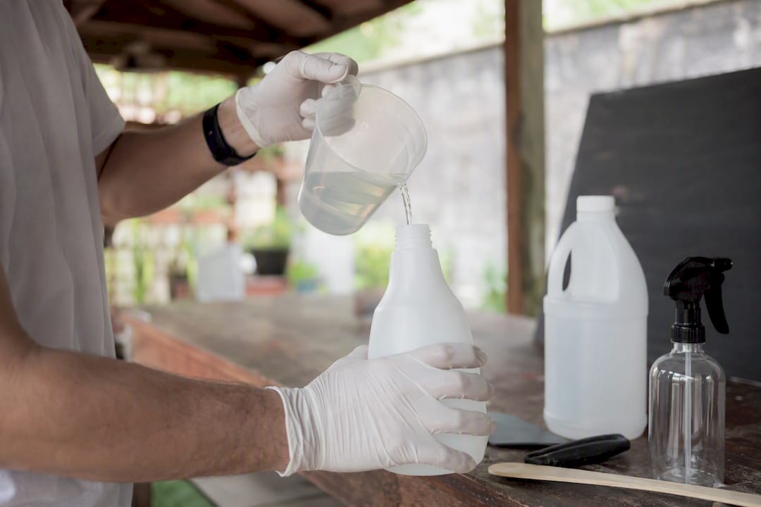 Mixing sodium hypochlorite solution safely