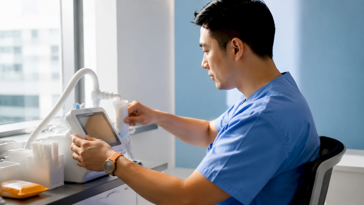 Pulmonologist using spirometry testing device