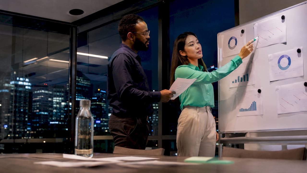 Dos expertos analizan juntos las claves para implementar estrategias omnicanal y multicanal en sus negocios.