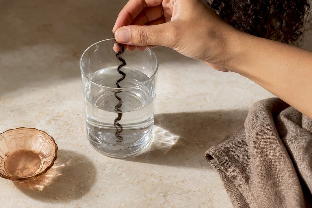 Curl strand floating in porosity test