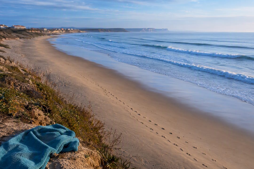Quiet dawn waves on Praia Areia Branca