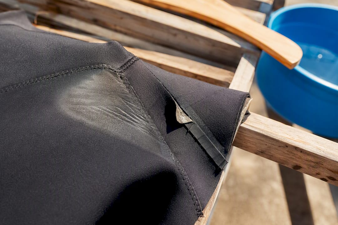 Glossy neoprene and peeling seam tape