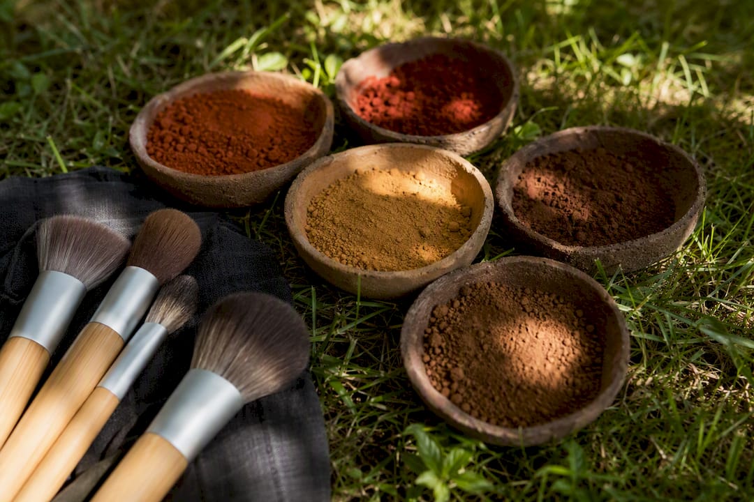 Iron oxide pigments and makeup brushes