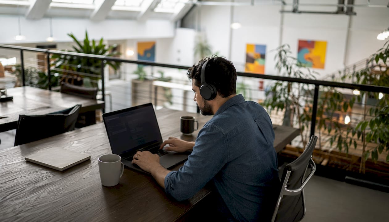 Engineer configuring AWS DMS task setup