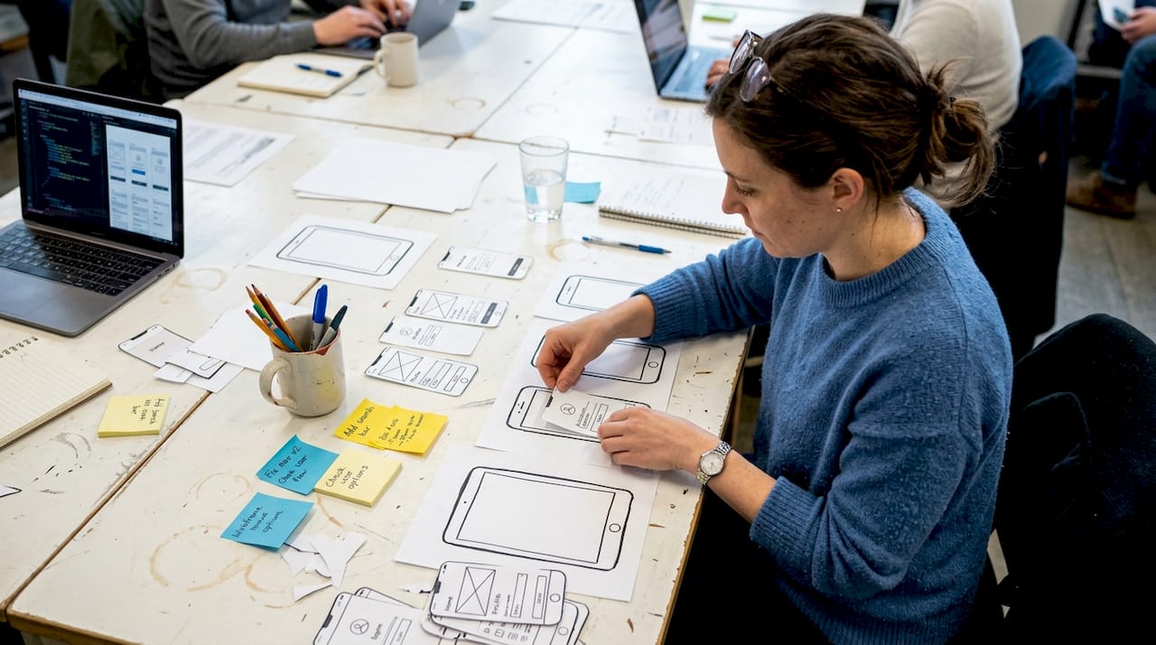 Designer selecting device frames for app mockups