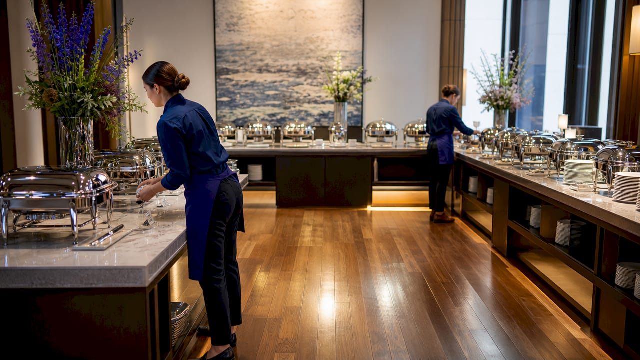 Buffet station layout with proper spacing