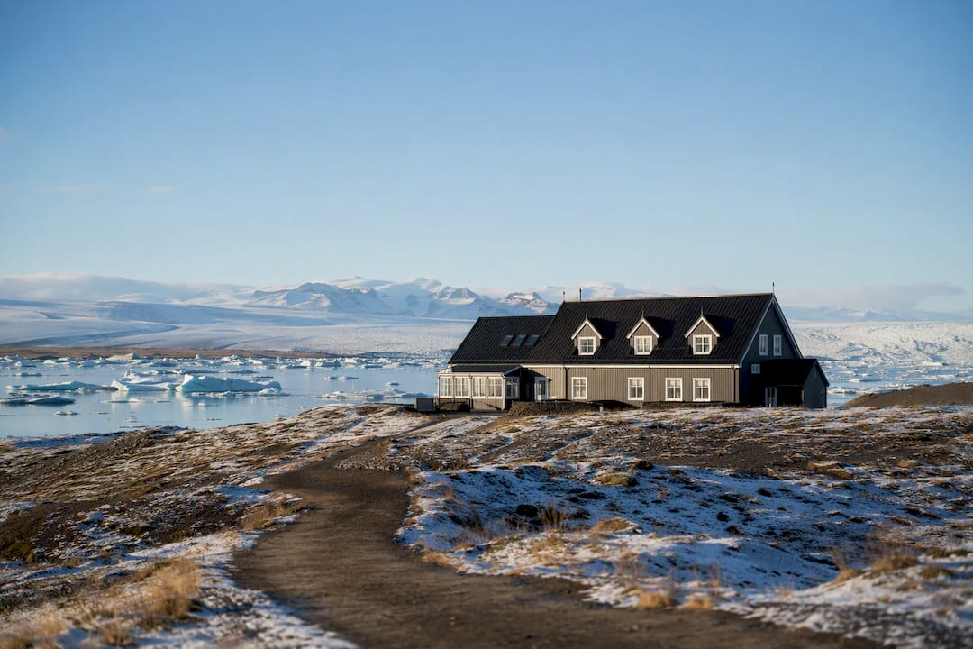 Guesthouse near glacier lagoon and icebergs