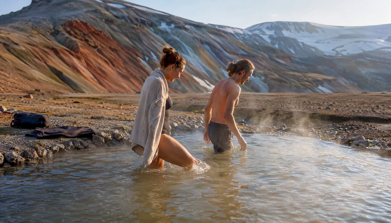 Hikers entering Landmannalaugar hot spring