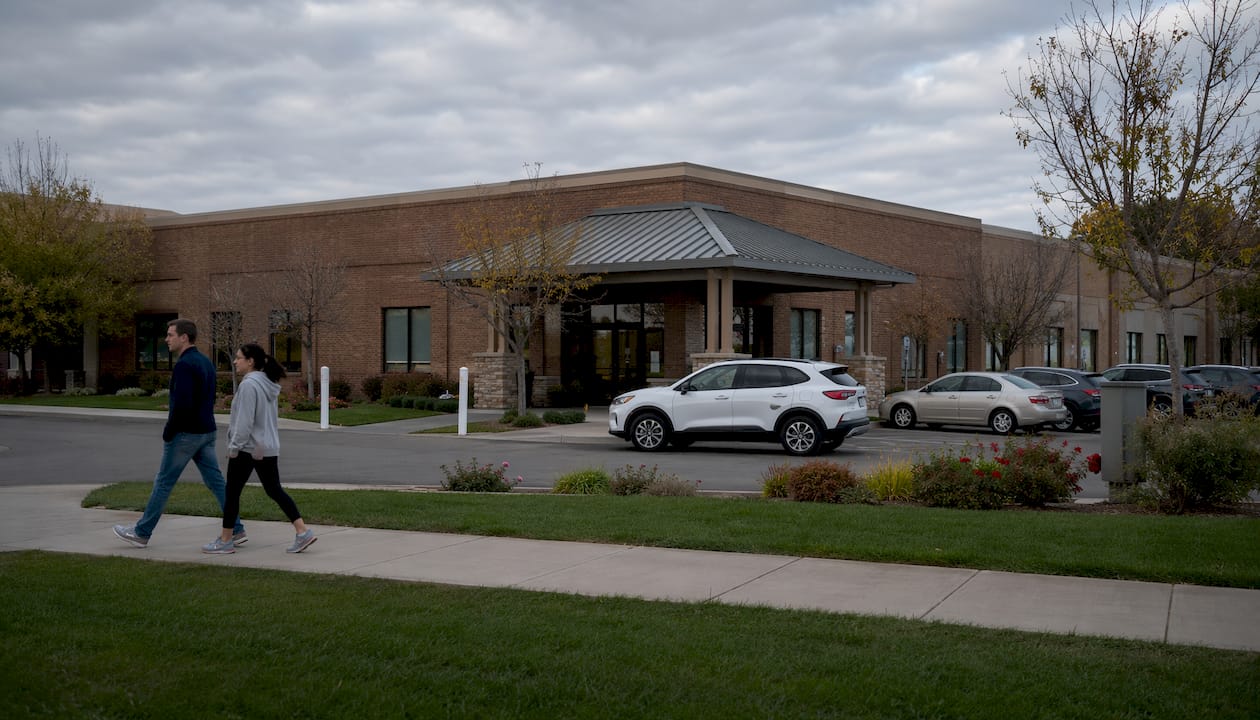 Exterior of Kaweah Health Tulare Clinic building